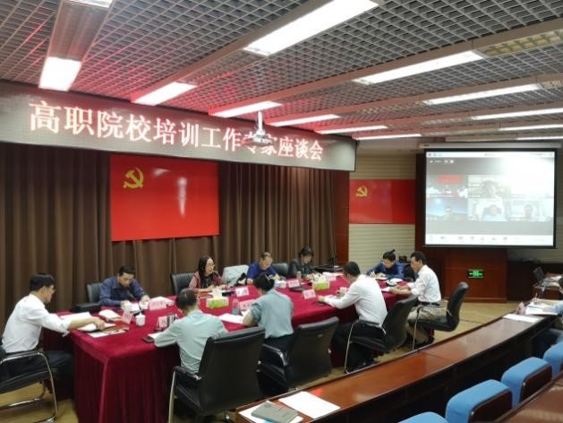 1639626178209665.jpg 会议现场1.jpg